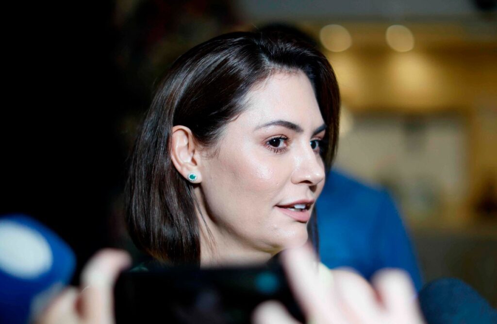 em-primeira-eleicao,-michelle-bolsonaro-declara-r$-4,4-milhoes-em-bens