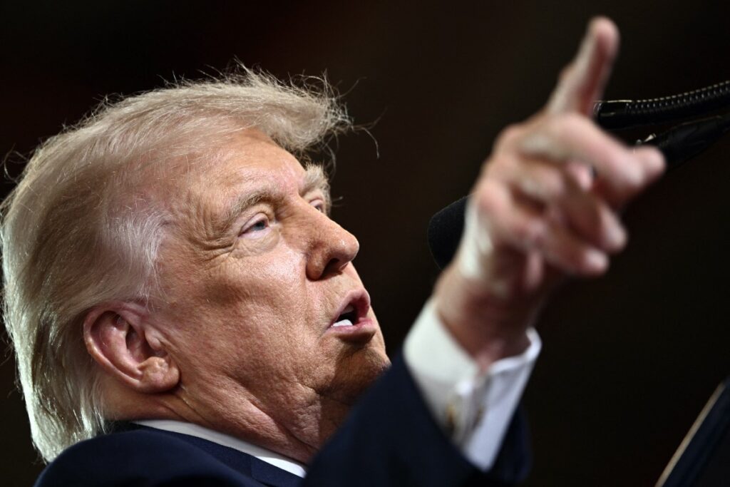 trump-ameaca-atacar-oma-por-negociacoes-com-o-ira