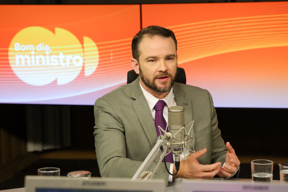 esforco-do-governo-agora-e-constituir-comissao-da-mp-da-‘taxa-de-blusinhas’,-diz-durigan
