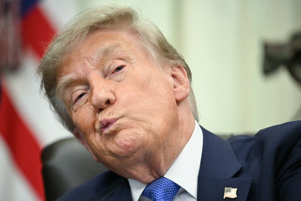 trump-recorre-a-lei-de-1930-para-aplicar-tarifa-de-50%-sobre-produtos-canadenses