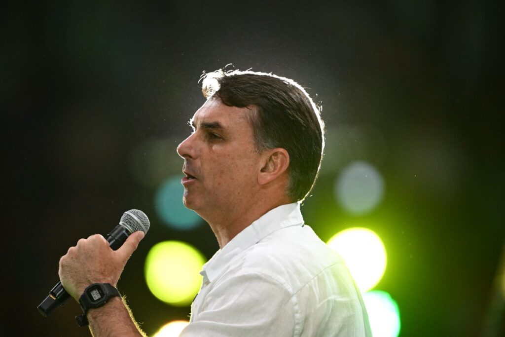 flavio-bolsonaro-pretende-indicar-ao-stf-ministros-‘patriotas’-e-contra-aborto-e-drogas