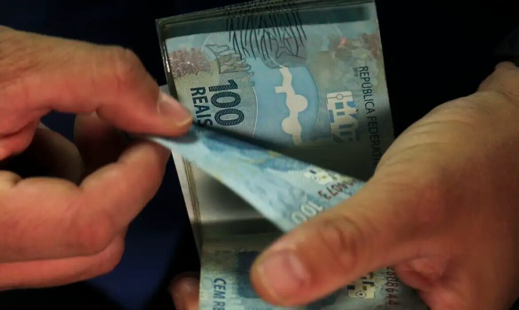 divida-bruta-brasileira-atinge-82,5%-do-pib-em-julho,-maior-patamar-em-cinco-anos