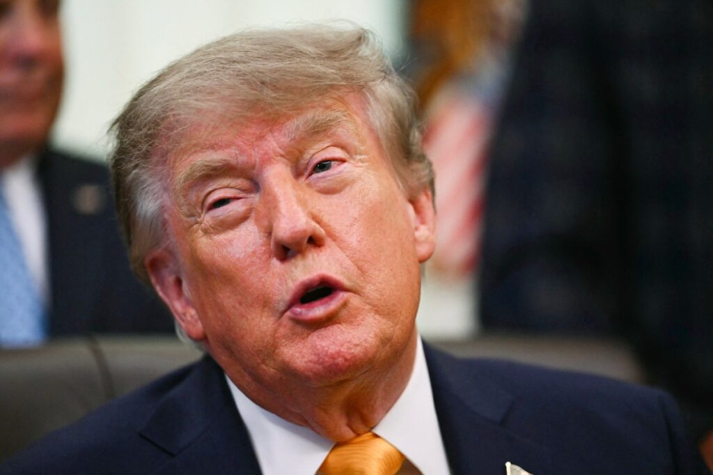 aprovacao-de-trump-cai-a-33%,-menor-nivel-ja-registrado-em-levantamento-de-veiculo-de-imprensa