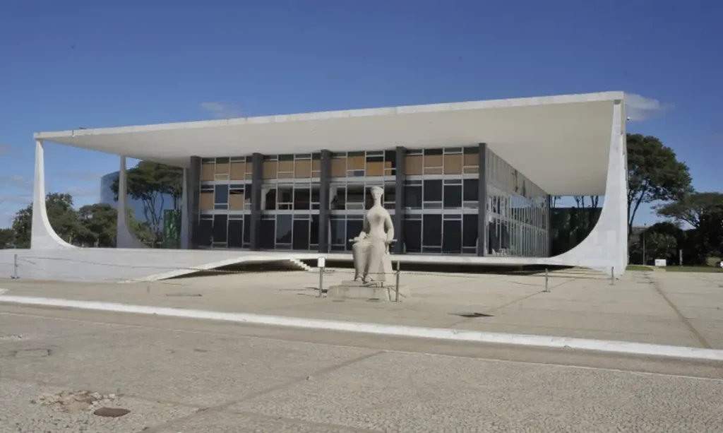 cury-diz-que-senado-deve-discutir-impeachment-e-defende-stf-com-nove-ministros