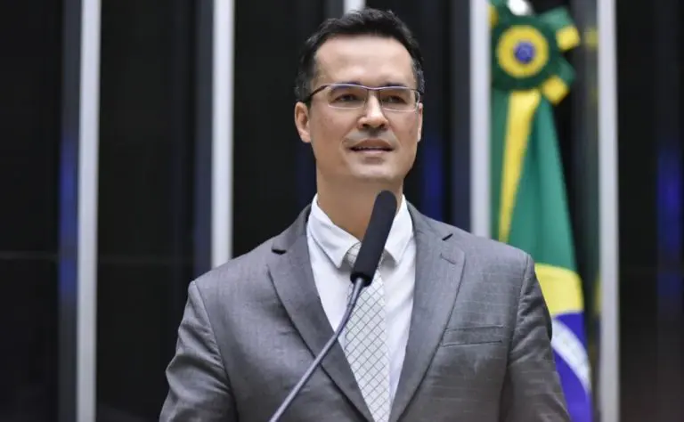 tre-pr-aprova-registro-de-candidatura-de-deltan-dallagnol-ao-senado