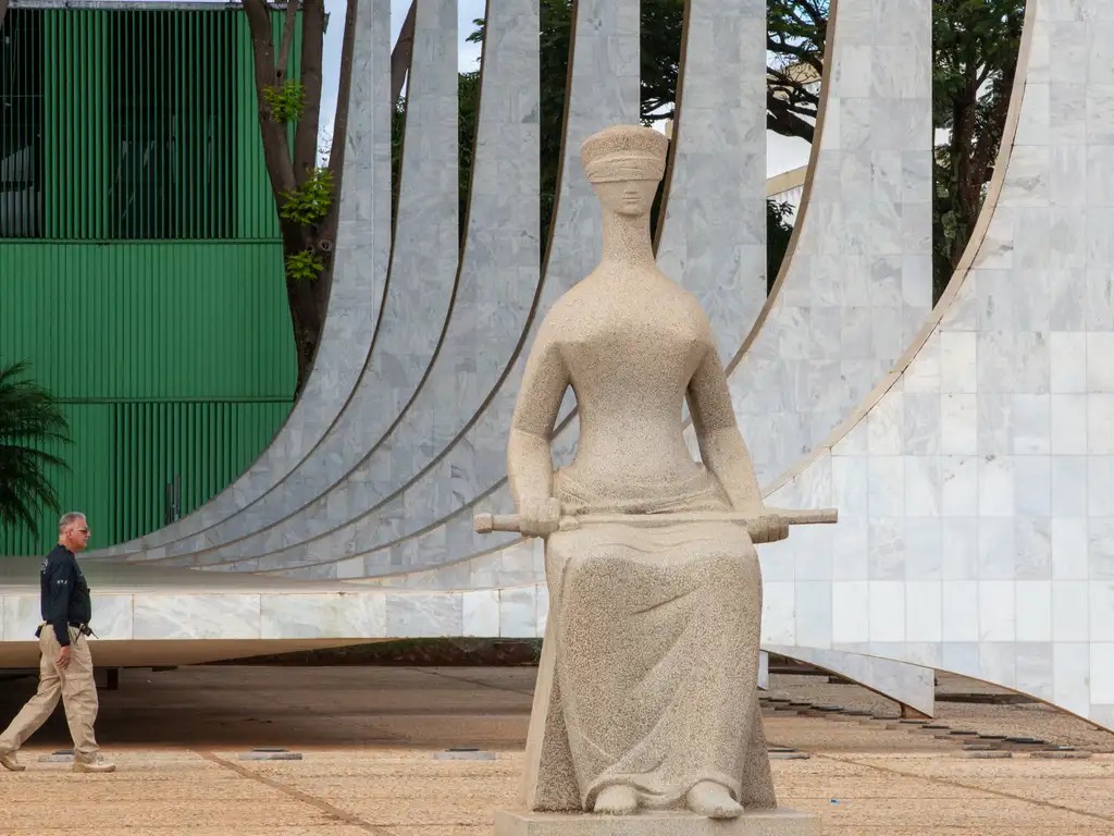 sessao-do-stf-teve-carmen-atonita,-mendonca-em-oracao-e-gargalhadas-na-sala-de-lanches