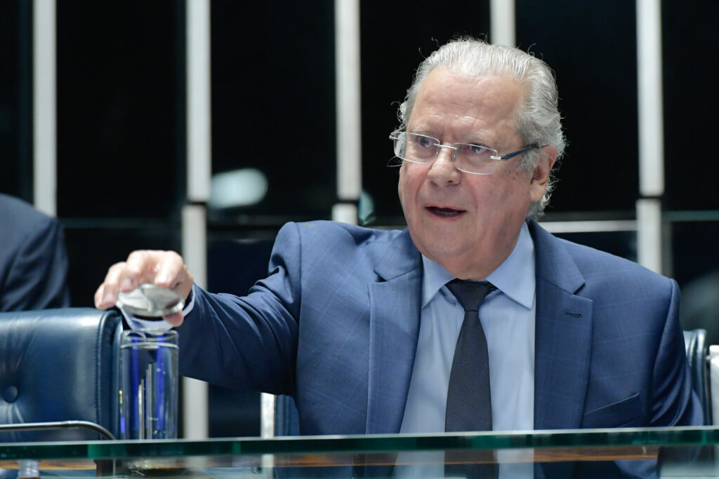 lula-pede-voto-para-ze-dirceu-a-camara-dos-deputados-e-fala-em-‘reparacao-historica’