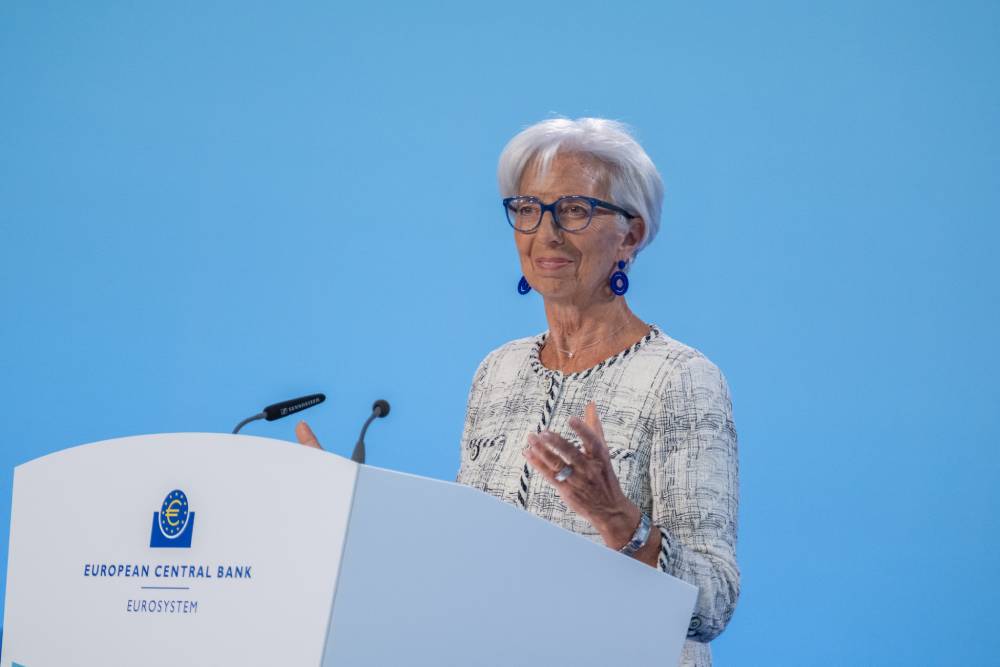 lagarde:-juros-nao-seguem-energia-automaticamente;-crescimento-e-consumo-tambem-pesam-em-taxas
