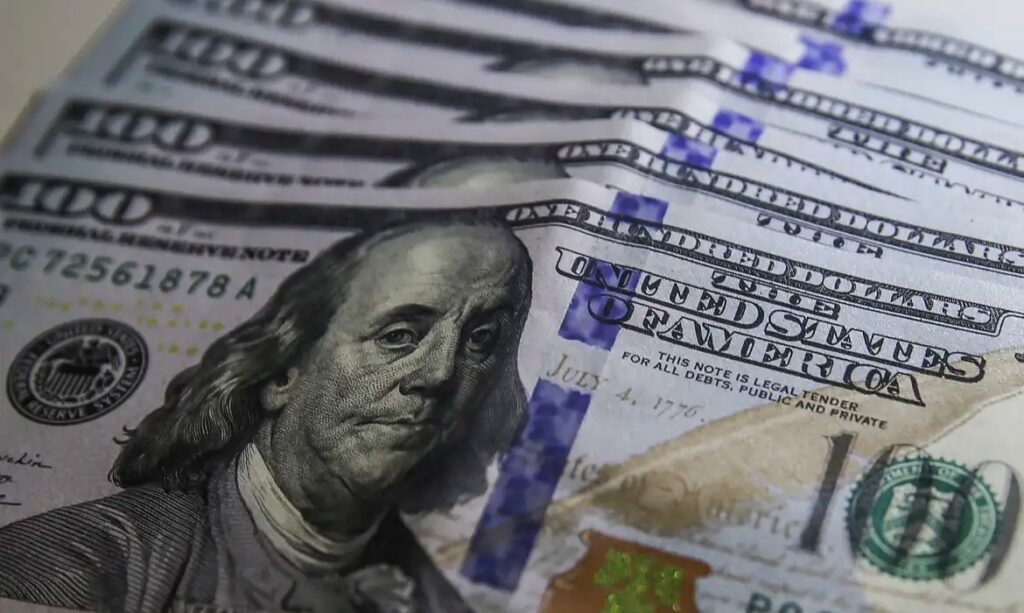 dolar-vai-a-r$-5,19-com-mau-humor-externo-e-passa-a-subir-no-mes;-bolsa-cai