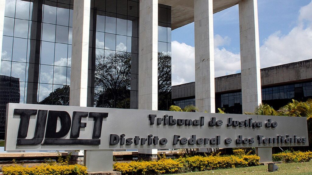 tjdft-recebe-obra-que-celebra-os-135-anos-do-tjes