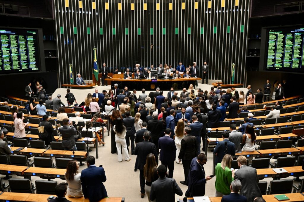 37%-avaliam-o-congresso-nacional-como-ruim-ou-pessimo-e-18%-como-otimo-ou-bom,-diz-datafolha
