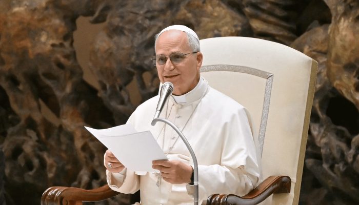 papa-leao-xiv-pede-fim-a-guerra-eua-ira-em-vigilia-no-vaticano