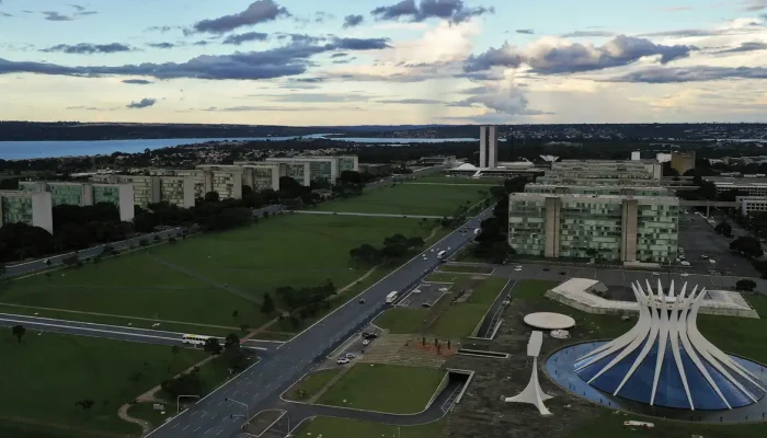 governo-vai-travar-alta-de-gastos-com-pessoal-e-novos-beneficios-tributarios-em-2027