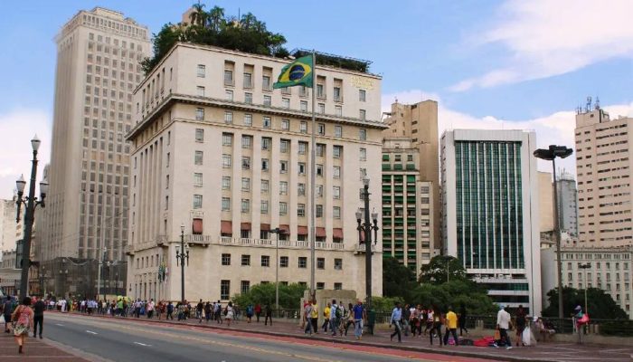 prefeituras-ampliam-quadro-de-funcionarios-em-ritmo-10-vezes-maior-que-uniao-em-quatro-anos