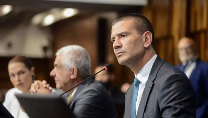 deputados-do-pdt-acionam-stf-para-anular-eleicao-de-douglas-ruas-como-presidente-da-alerj