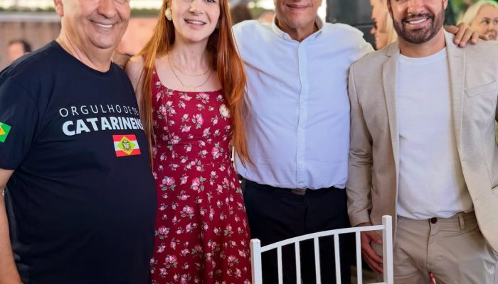 deputados-do-pl-discutem-apos-carlos-bolsonaro-ser-cortado-de-foto-nas-redes-sociais