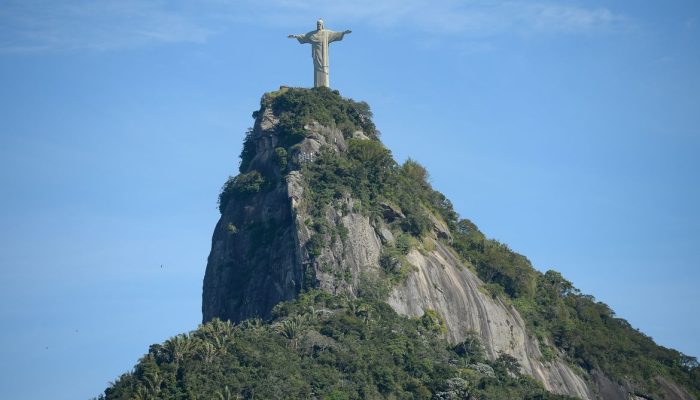 bombeiros-do-rj-resgatam-mais-de-8-mil-banhistas-no-mar-em-2026