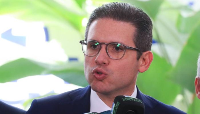 hugo-motta-convoca-sessoes-para-acelerar-pec-da-escala-6×1-e-preve-aprovacao-ainda-em-maio