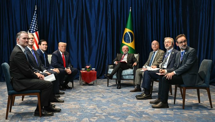tarifas-dominam-conversa-entre-lula-e-trump,-e-minerais-e-big-techs-ficam-em-2o-plano