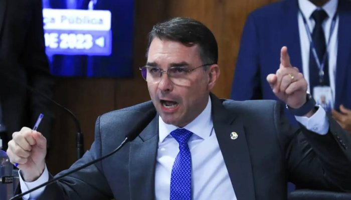 flavio-bolsonaro-acusa-moraes-de-‘articular-para-deixar-eduardo-inelegivel’