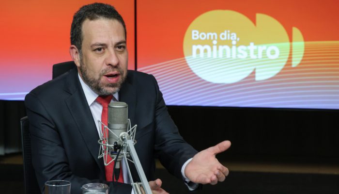 boulos-diz-que-e-risco-real-a-camara-aprovar-fim-da-6×1-mas-proposta-ser-engavetada-no-senado