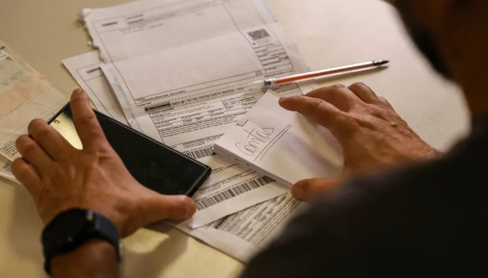 endividamento,-guerra-e-juro-alto-pesam,-e-bancos-devem-manter-oferta-de-credito-reduzida