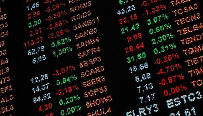 dolar-tem-leve-queda-com-possivel-acordo-entre-eua-e-ira-no-radar;-ibovespa-fecha-na-maxima