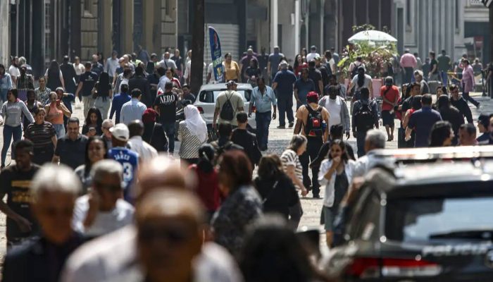 pobre,-rico-ou-classe-media?-calculadora-mostra-sua-posicao-na-distribuicao-da-renda-no-brasil