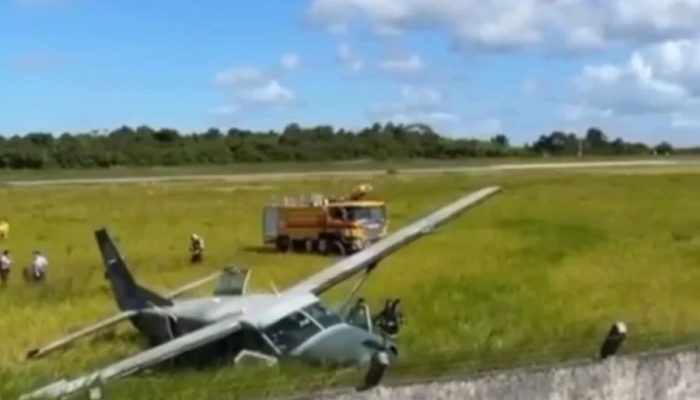 aviao-da-fab-sai-da-pista-em-porto-seguro-(ba)-e-fecha-aeroporto-por-4-horas