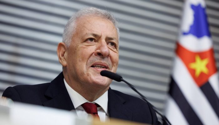alesp-homenageia-socrates-com-o-colar-de-honraria-ao-merito-legislativo
