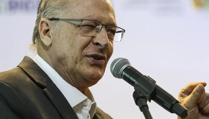 alckmin-diz-que-governo-federal-trabalhara-para-incluir-ferrovias-no-plano-clima