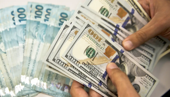 dolar-abre-em-alta-apos-divulgacao-da-ata-do-copom