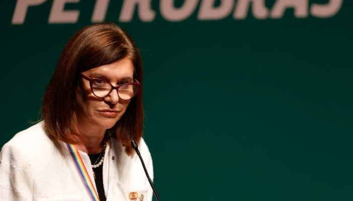 presidente-da-petrobras-diz-ser-cedo-para-falar-sobre-reducao-no-preco-da-gasolina