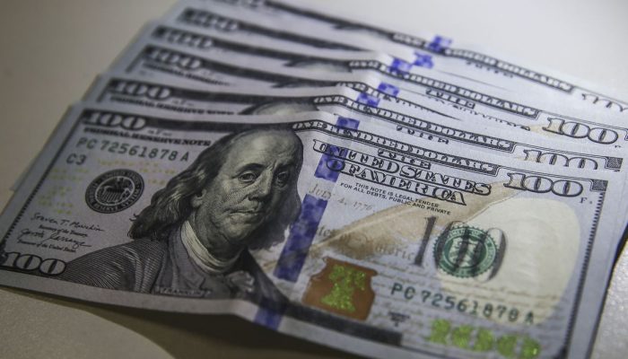 dolar-recua-e-bolsa-tem-forte-queda-com-investidores-a-espera-de-novos-dados-economicos