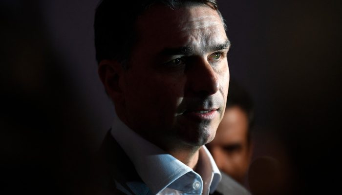 criticas-a-flavio-bolsonaro-impulsionam-caiado-nas-redes,-aponta-levantamento-da-ap-exata