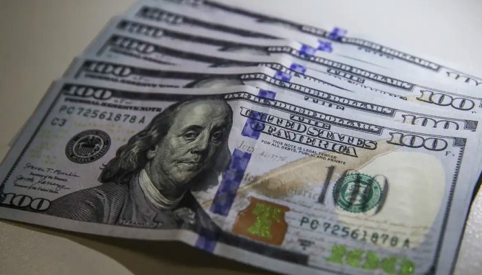 dolar-sobe-0,40%-com-mau-humor-externo-e-desconforto-com-‘tarifaco’