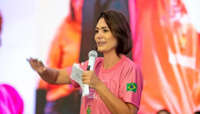 pesquisa-mostra-que-michelle-pode-ter-dado-um-abraco-de-afogados-em-flavio-bolsonaro