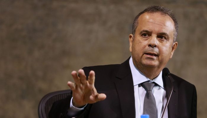 coordenador-da-campanha-de-flavio-bolsonaro-diz-que-michelle-segue-candidata