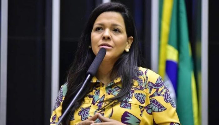 priscila-costa,-pivo-da-crise-entre-flavio-bolsonaro-e-michelle-no-ce,-deixa-disputa-ao-senado