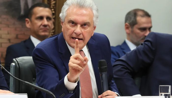 caiado-critica-fala-de-flavio-bolsonaro-a-embaixadores-contra-as-urnas
