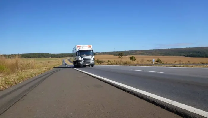 cnt-envia-plano-a-presidenciaveis-e-defende-r$-2-tri-em-investimentos-nos-transportes