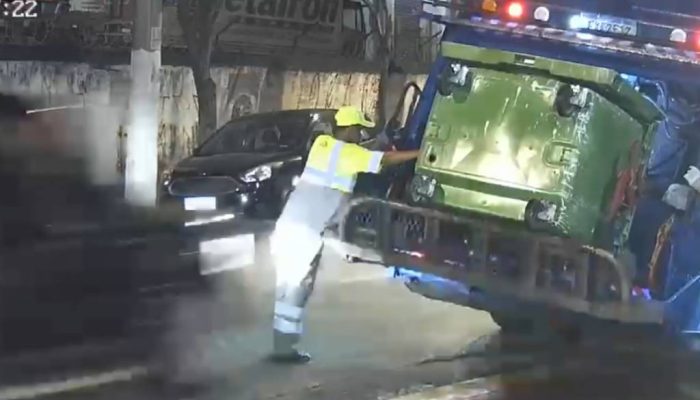 garis-de-sao-paulo-paralisam-coleta-de-lixo-apos-morte-de-colega-atropelado