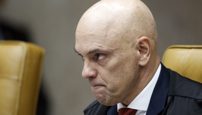 para-59%,-moraes-agiu-mal-ao-proibir-visita-de-flavio-a-jair-bolsonaro,-diz-datafolha