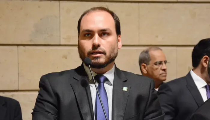 carlos-bolsonaro-registra-candidatura-ao-senado-e-declara-r$-2,7-milhoes-ao-tse