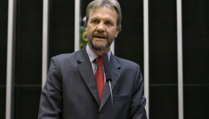 pedro-uczai,-lider-do-pt-na-camara,-sofre-avc-durante-reuniao-na-casa