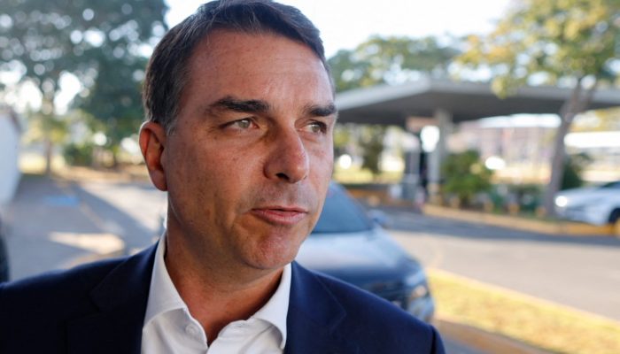 tse-manda-retirar-video-de-flavio-bolsonaro-sobre-lula-e-faccoes