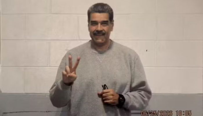 sorridente-e-com-mensagem-religiosa,-maduro-aparece-em-fotos-na-prisao-nos-eua