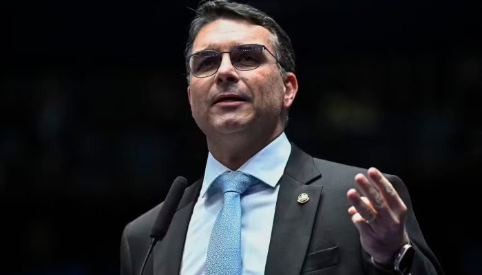 flavio-bolsonaro:-esse-tal-do-lula-foi-unico-a-nao-se-pronunciar-sobre-escandalo-de-moraes