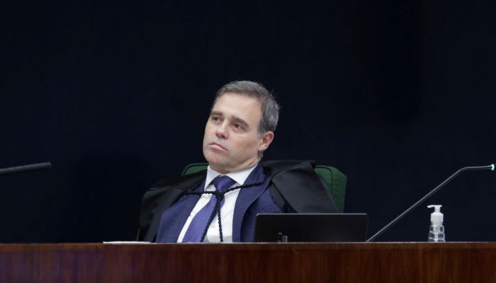 mendonca-pede-a-fachin-afastamento-imediato-de-moraes-do-stf