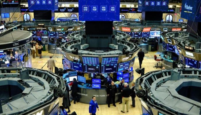 bolsas-de-ny-fecham-sem-direcao-unica-em-semana-volatil-apos-fed-subir-juros